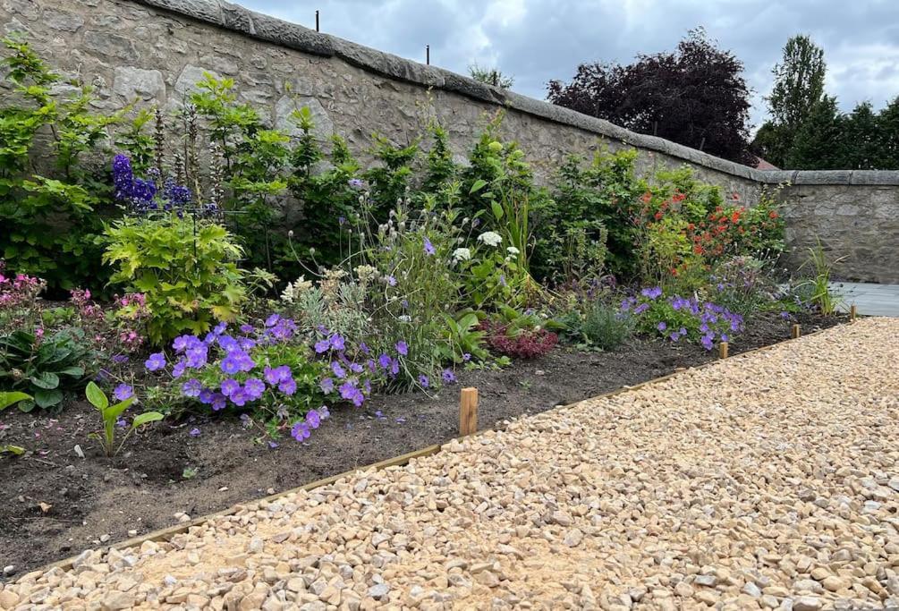 Quaint Self Contained Cottage Near Edinburgh. Loanhead Exteriör bild